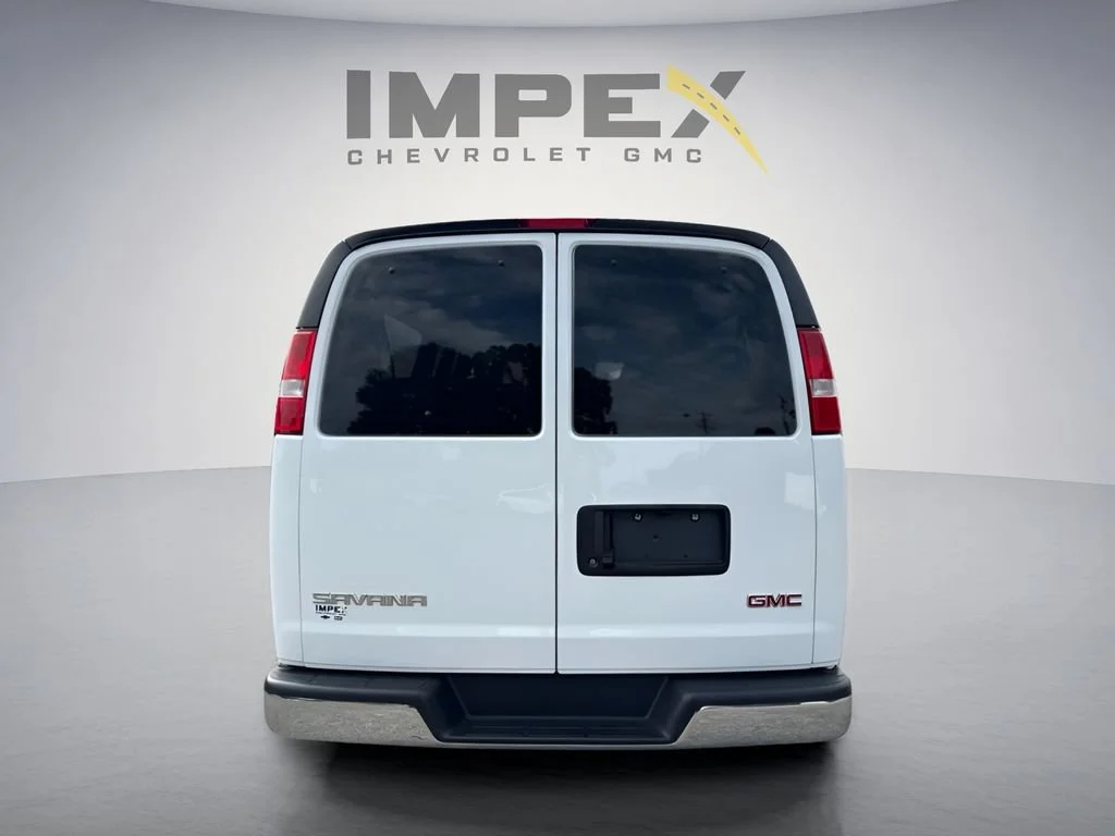 Used 2025 Summit White GMC LT image 3