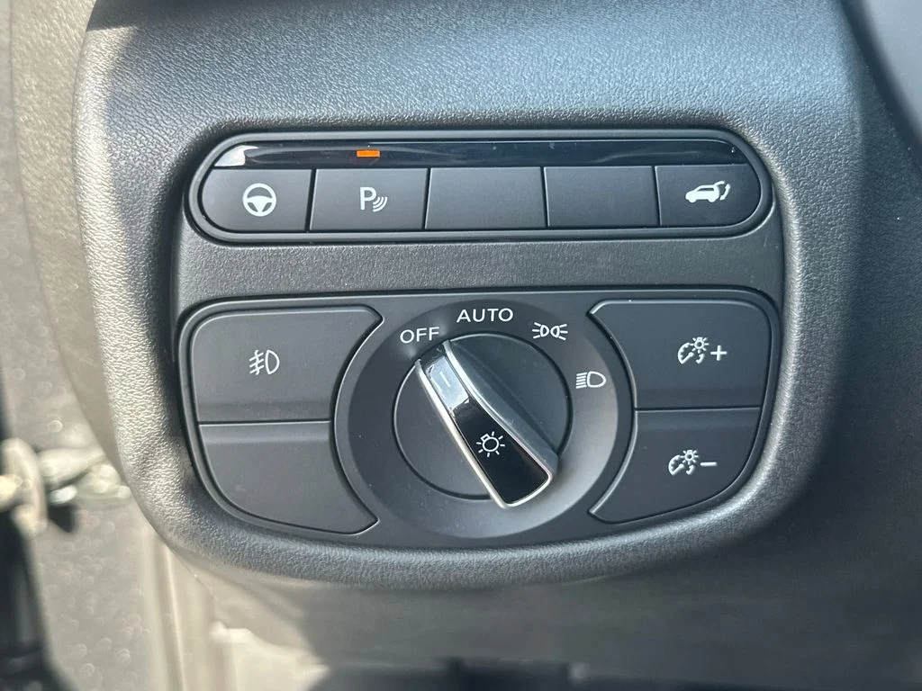 Used 2023 Gray INFINITI LUXE image 30