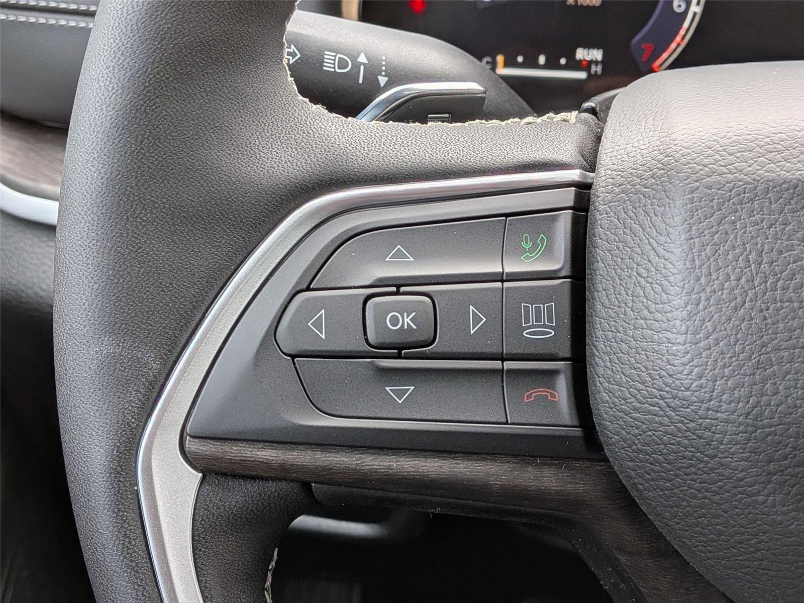 New 2026 Silver Zynith Exterior Paint Jeep Laredo Altitude image 20