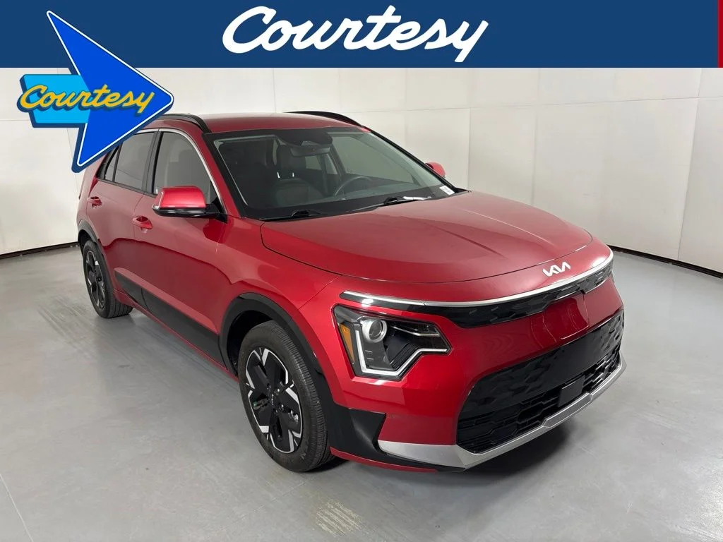 Used 2023 Red Kia Wind image 1
