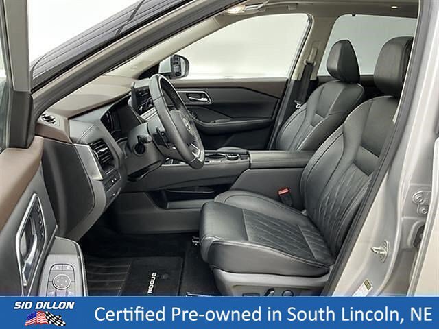 Used 2022 Brilliant Silver Metallic Nissan Platinum image 17