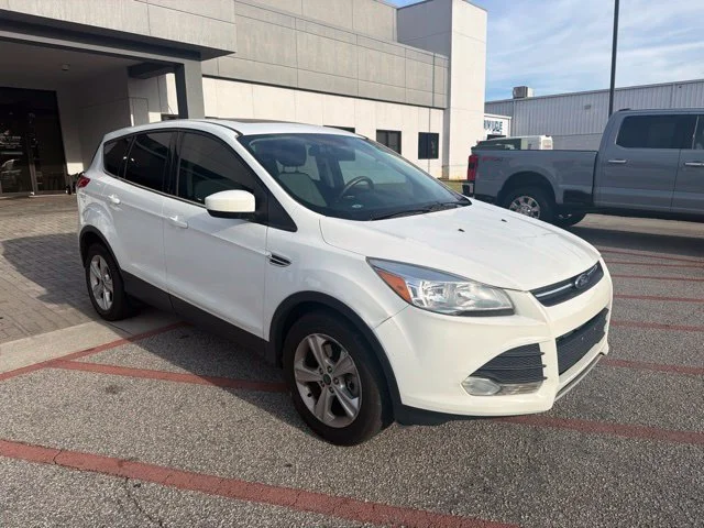 Used 2016 White Ford SE image 1
