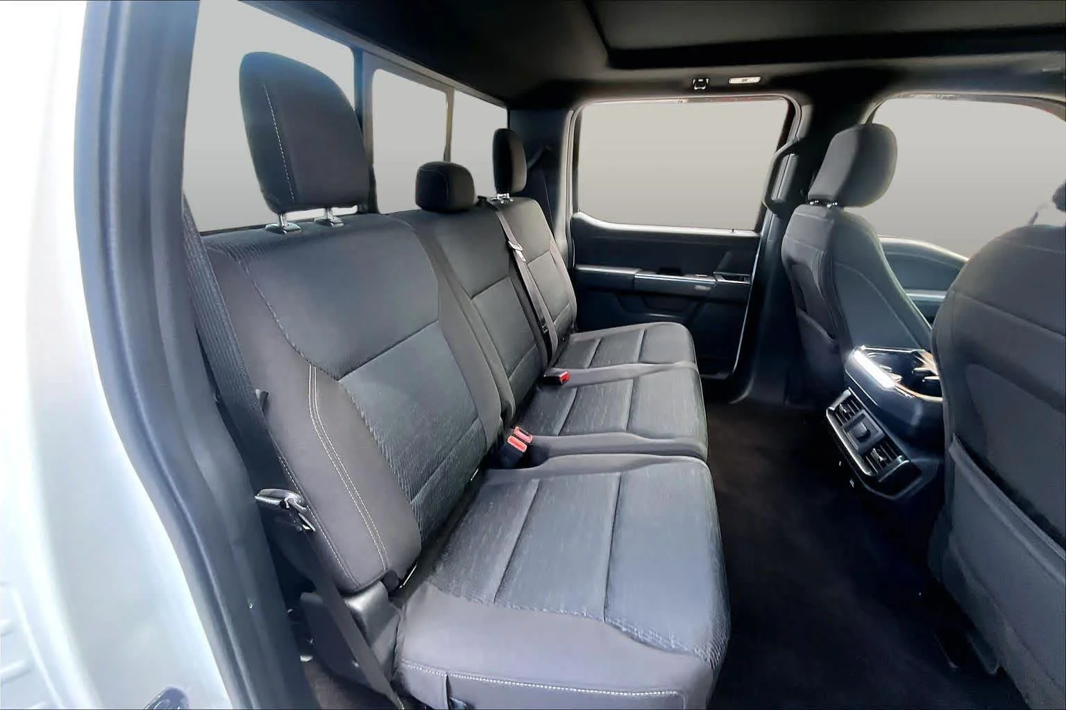 Used 2022 Oxford White Ford XLT image 21