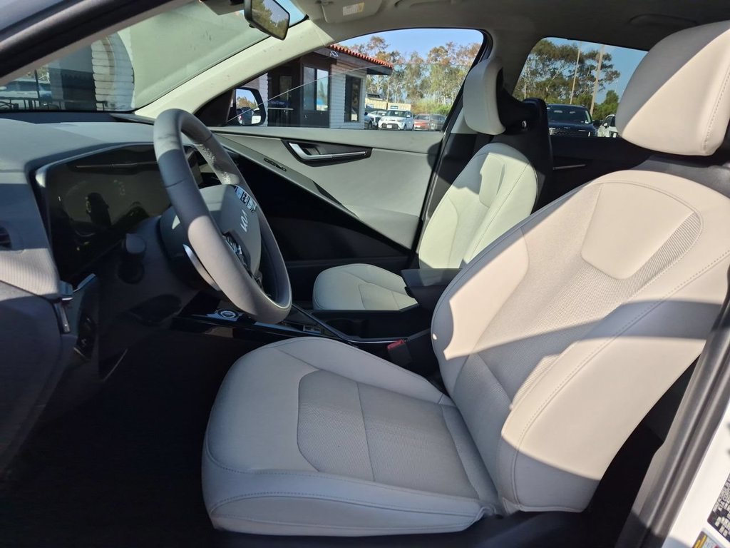 New 2026 Snow White Pearl Kia EX image 19