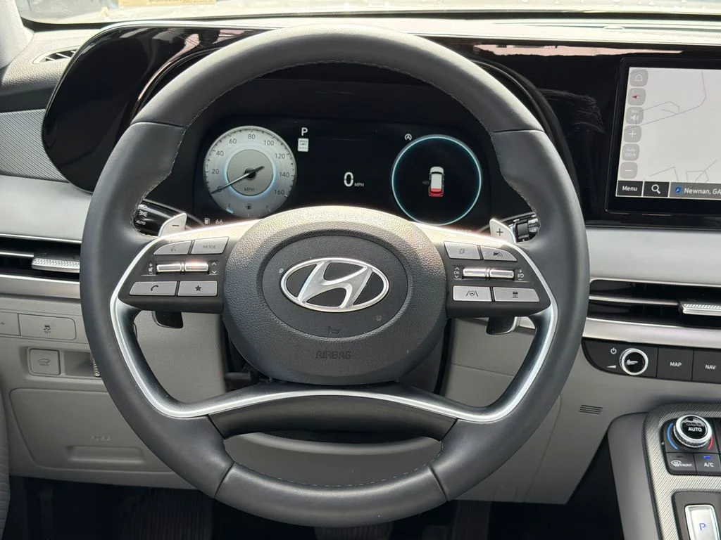 Used 2025 Silver Hyundai SEL Premium image 24