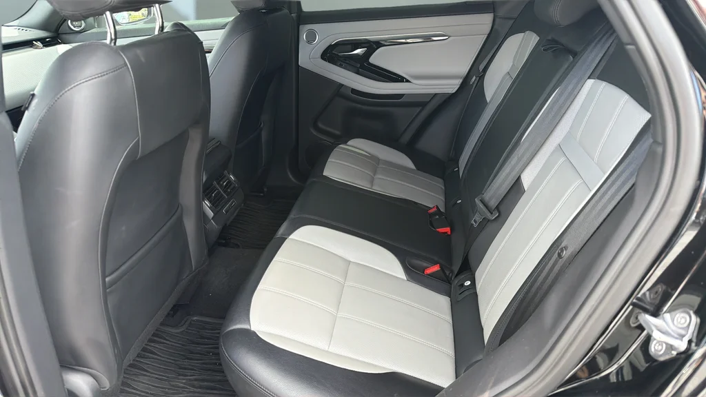 Used 2022 Black Land Rover Dynamic image 19