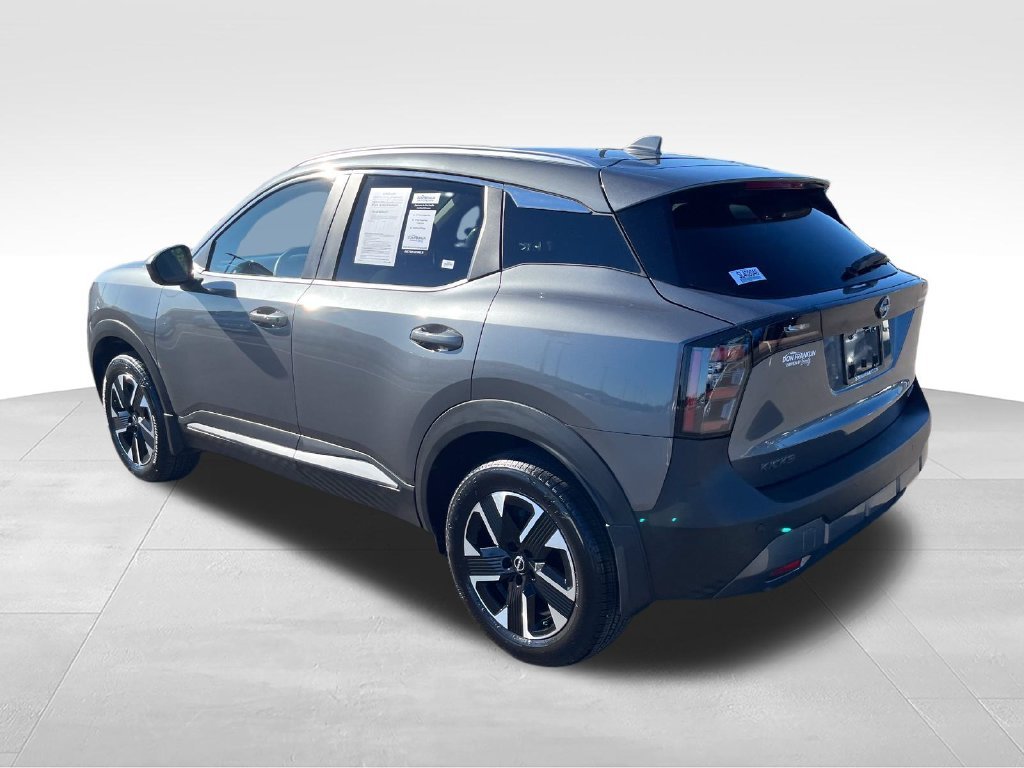 Used 2025 Gray Nissan SV image 3