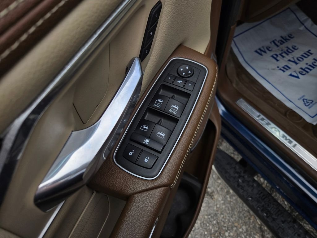 Used 2022 Blue Ram Laramie image 15