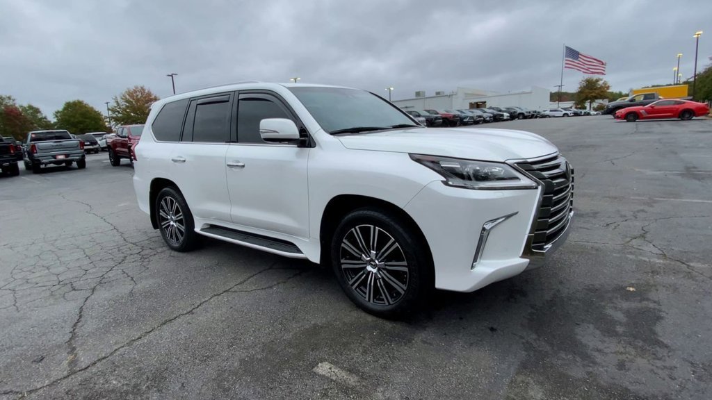 2018 Lexus LX 570 photo 2