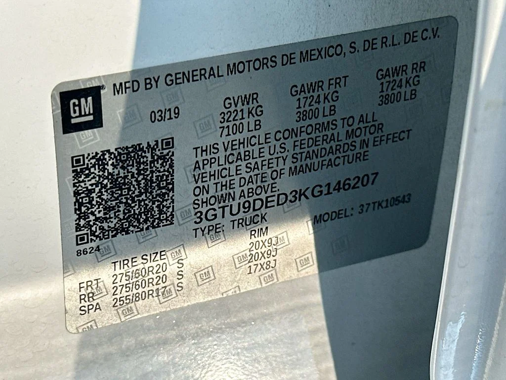 Used 2019 White GMC SLT image 32