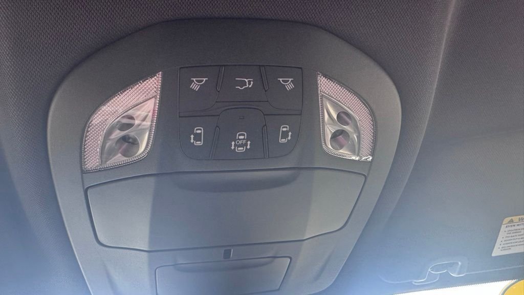 Used 2025 White Chrysler Select image 21