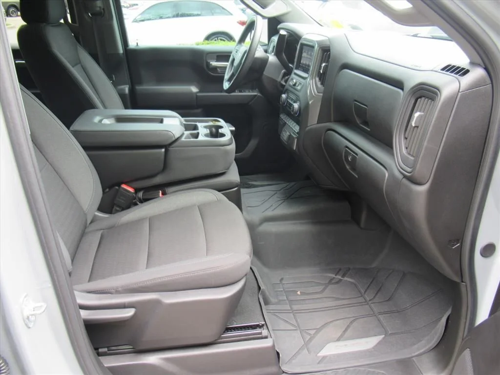 Used 2024 Gray Chevrolet Custom image 9