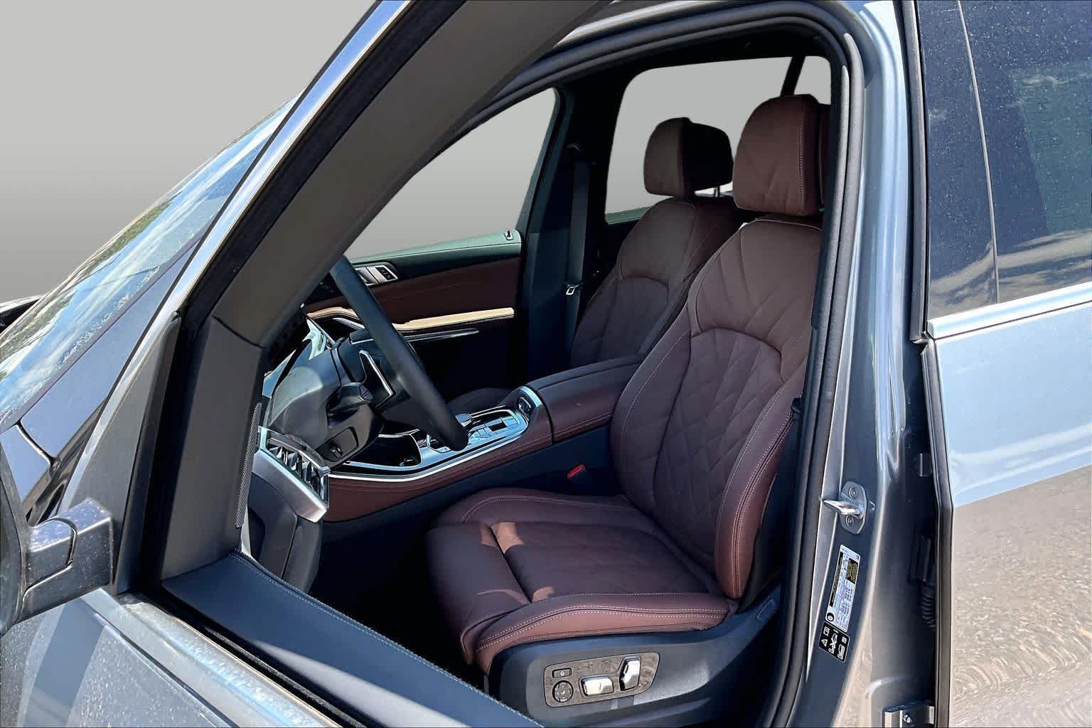 New 2026 Skyscraper Grey Metallic BMW xDrive40i image 9