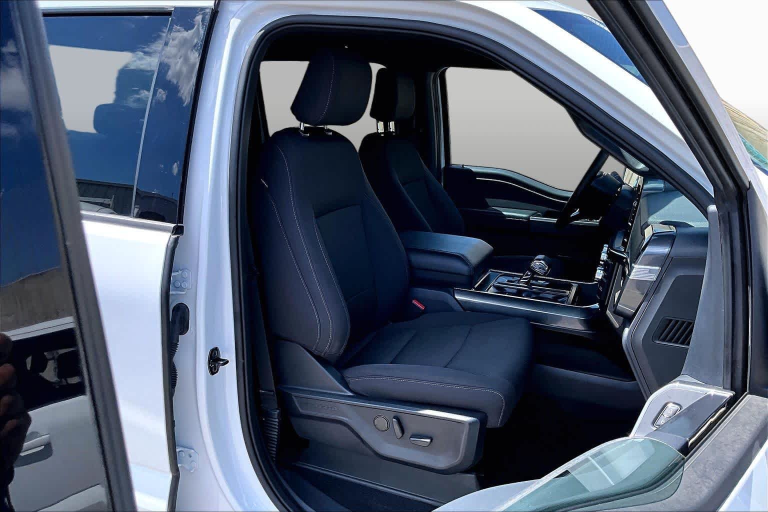 Used 2023 Oxford White Ford XLT image 9