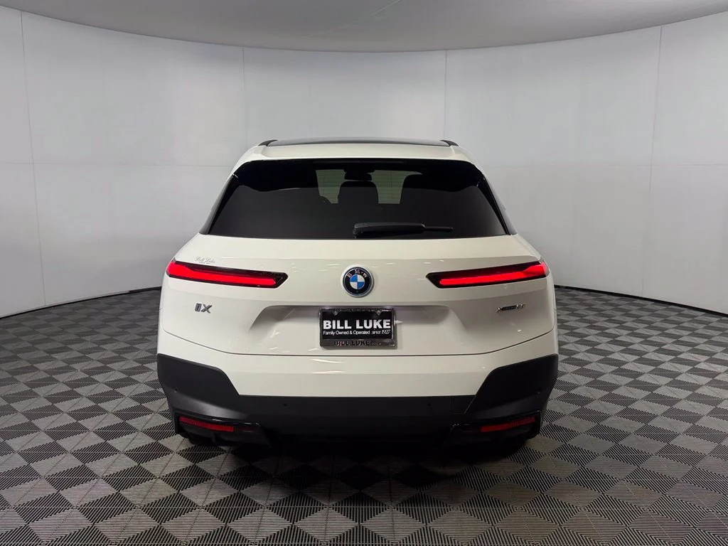 Used 2024 White BMW xDrive50 image 7