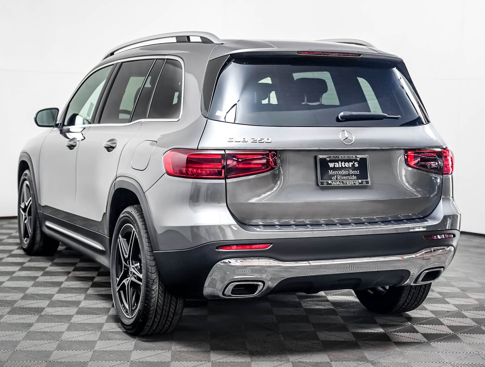 New 2026 Mountain Grey Metallic Mercedes-Benz GLB 250 image 2