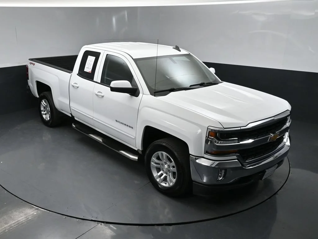 Used 2019 Summit White Chevrolet LT image 34
