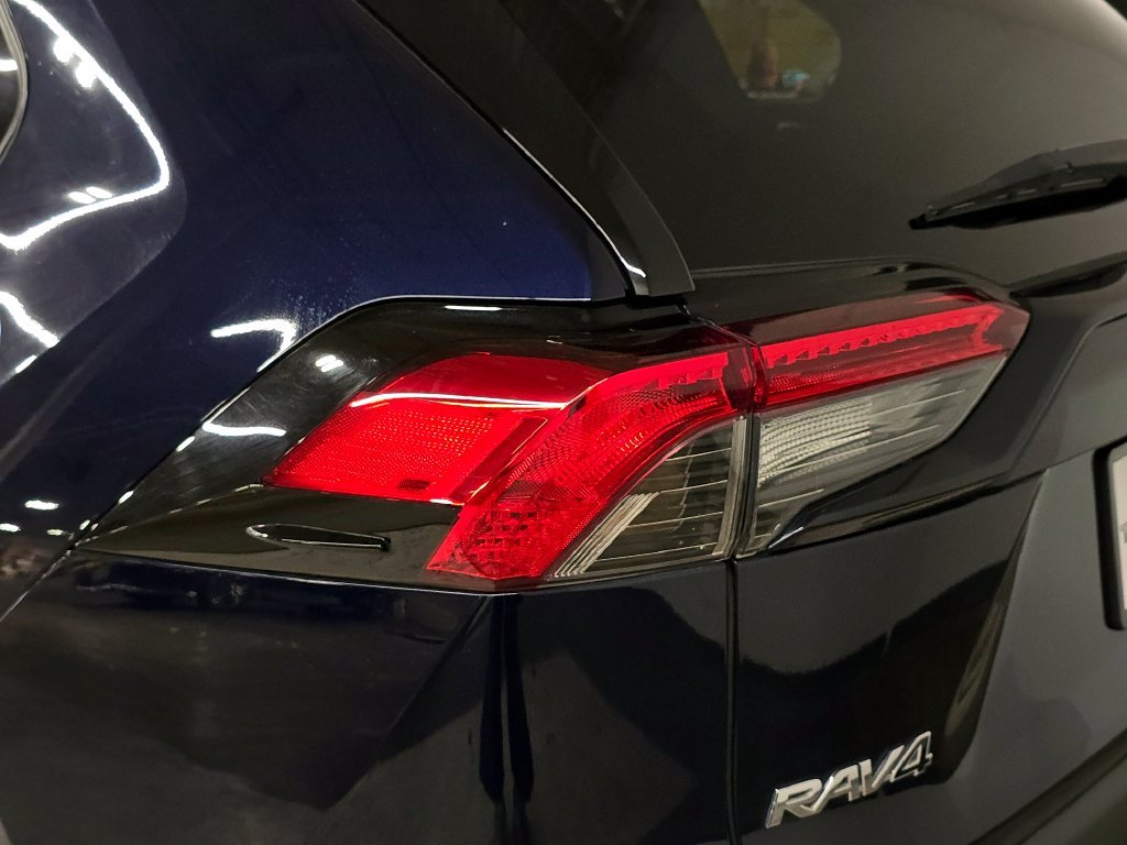 Used 2021  Toyota XLE image 15