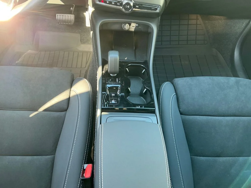 2026 Volvo XC40 Ultra Black Edition - Photo 11