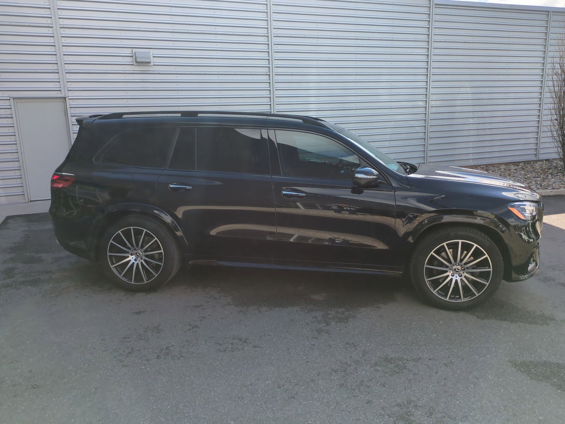 New 2025 Obsidian Black Metallic Mercedes-Benz GLS 450 image 19
