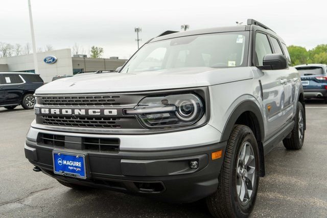 Used 2021 Silver Metallic Ford Badlands image 2