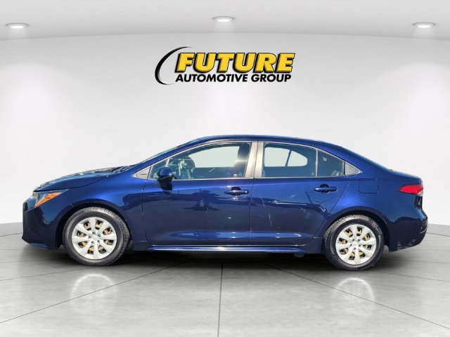 Used 2020  Toyota LE image 6