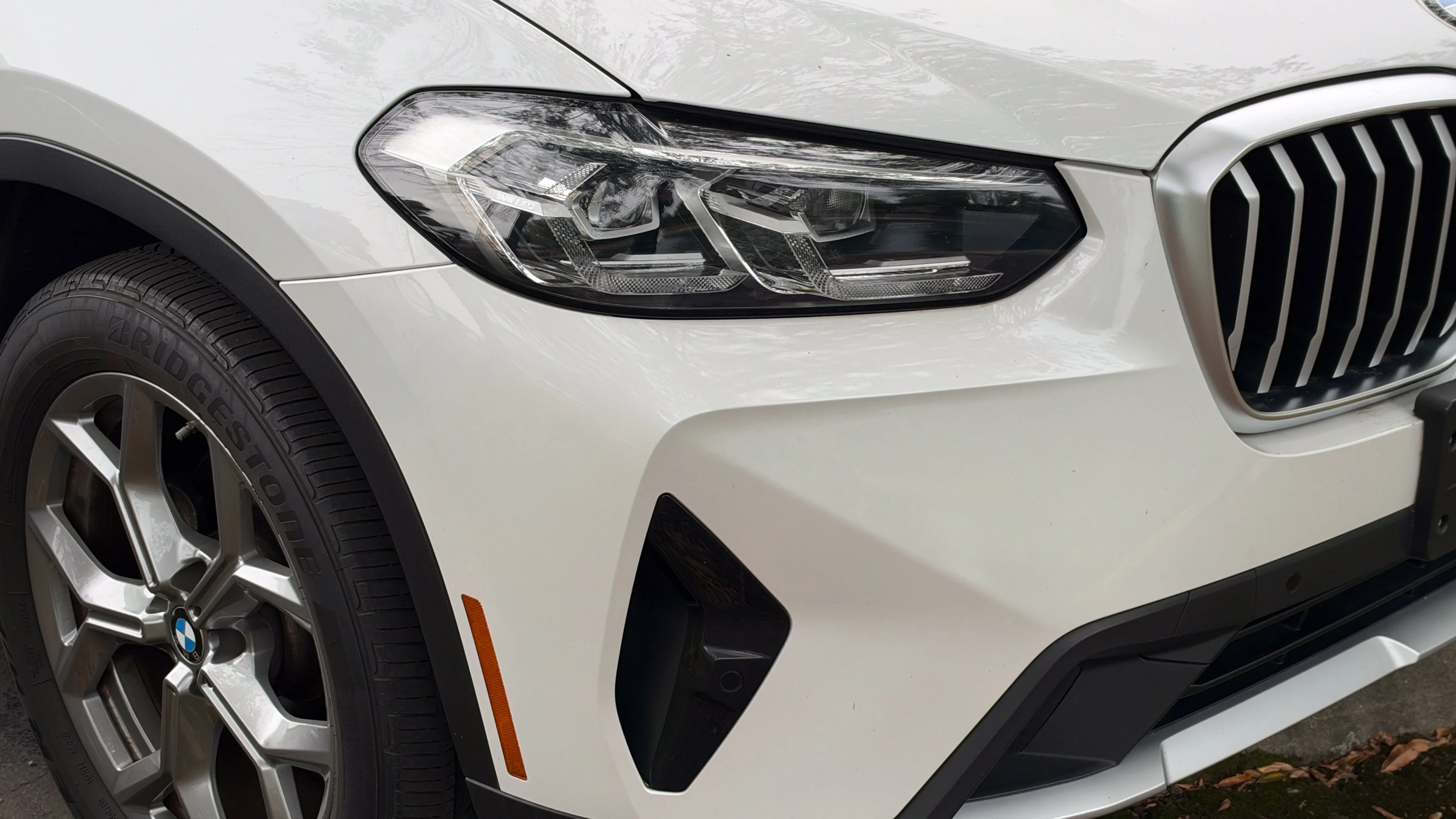 Used 2022 Mineral White Metallic BMW xDrive30i image 2