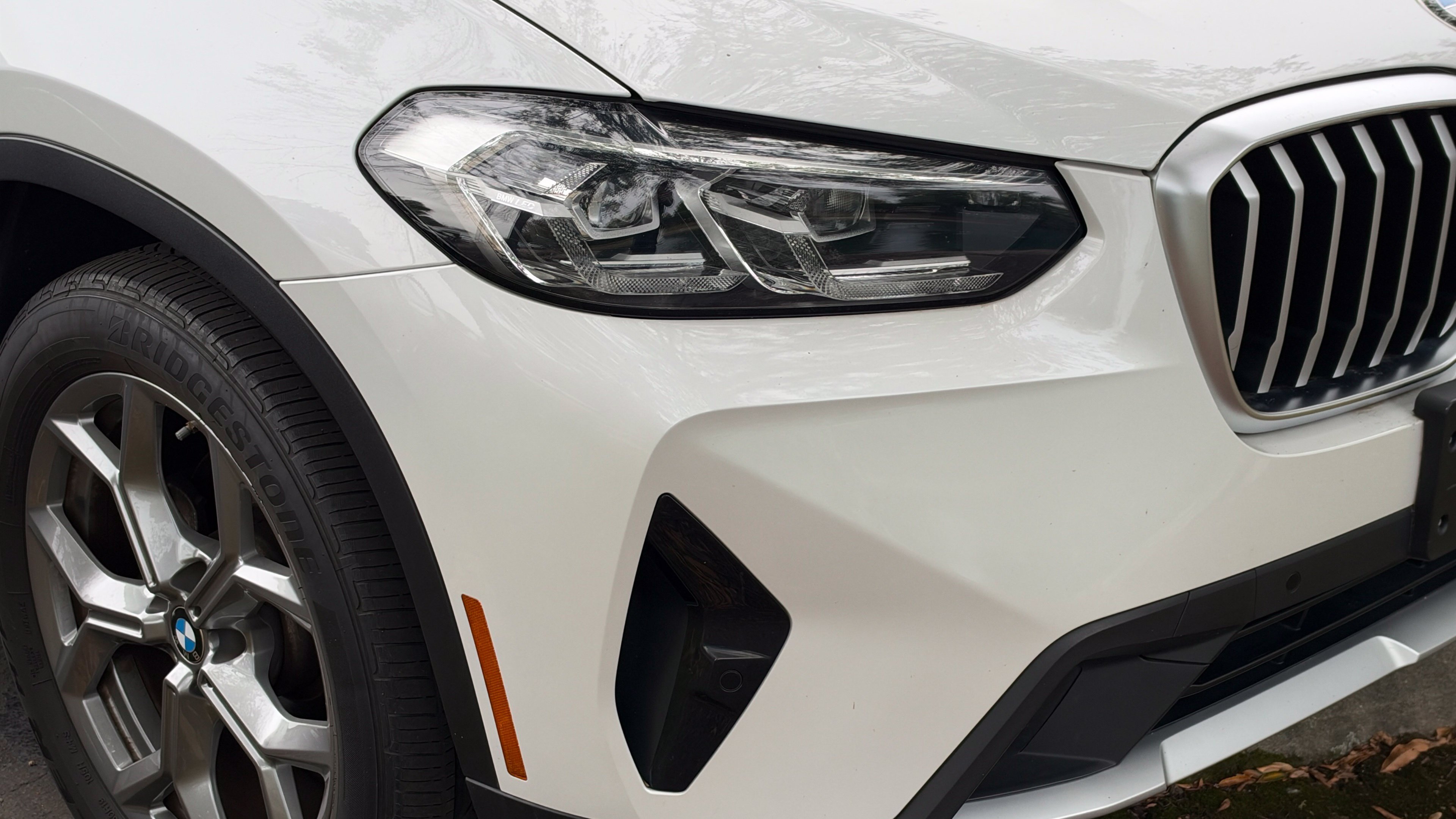 Used 2022 Mineral White Metallic BMW xDrive30i image 2