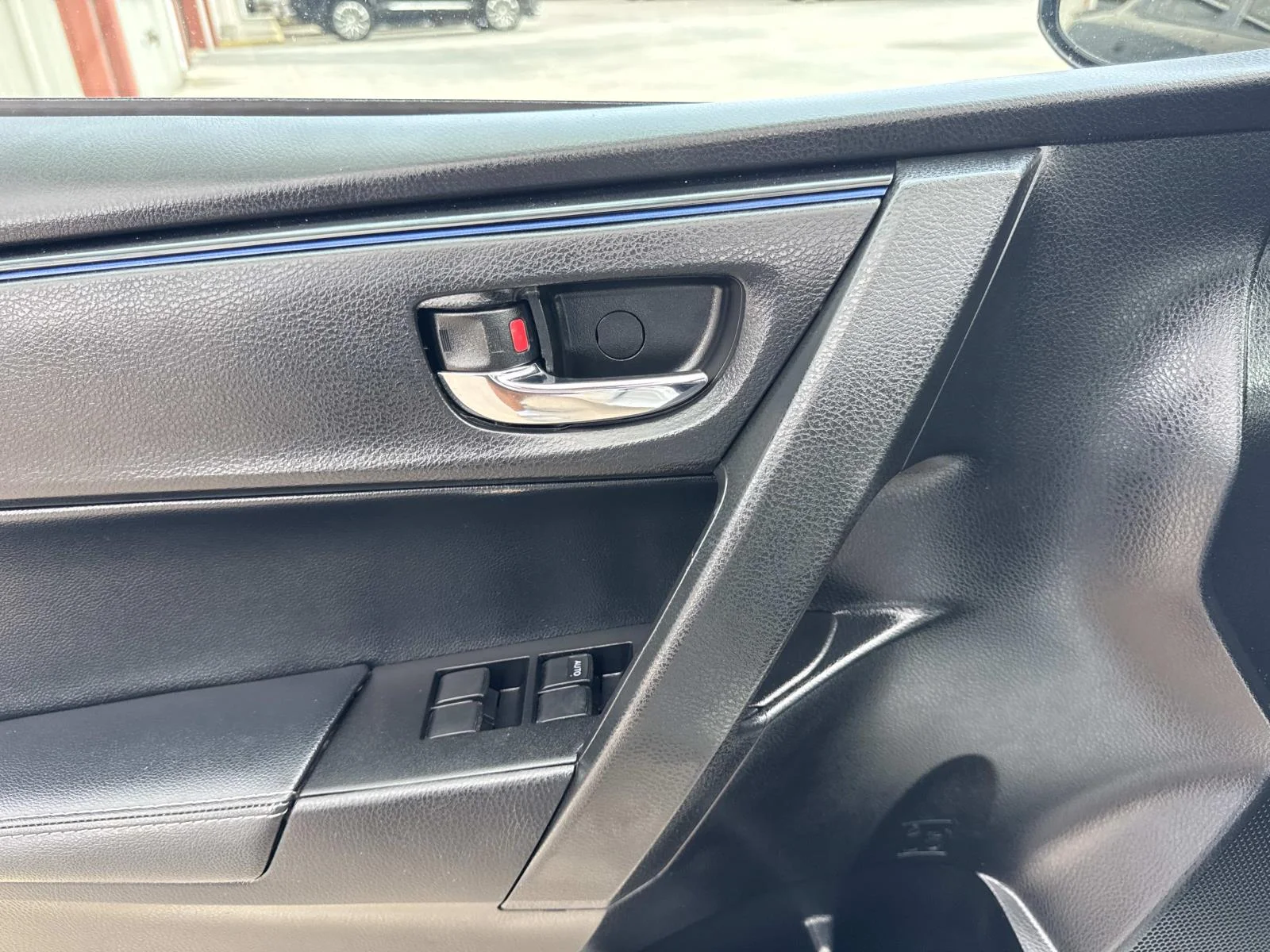 Used 2019 Super White Toyota LE image 19