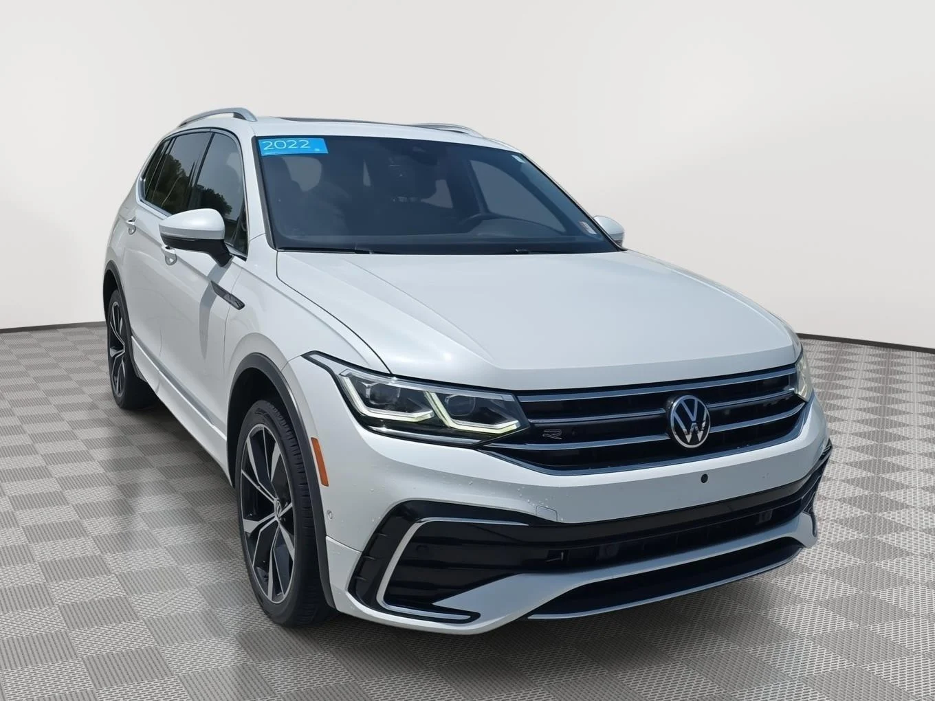 2022 Volkswagen Tiguan 2.0T SEL R-Line 4Motion's photo