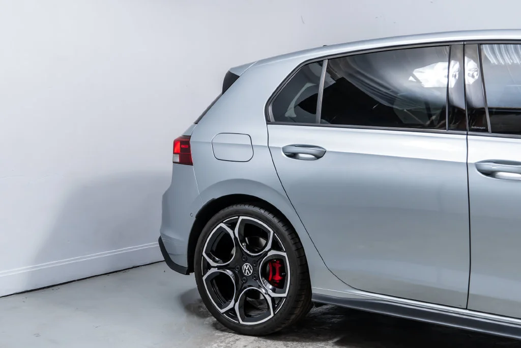 Used 2025 Alpine Silver Metallic Volkswagen Autobahn image 11