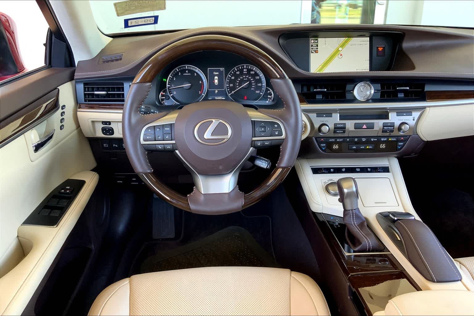 Used 2018 Matador Red Mica Lexus  image 6