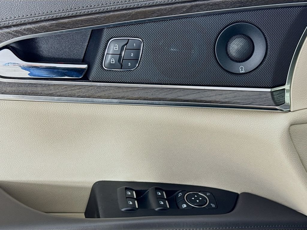Used 2020 Magnetic Gray Lincoln Reserve image 22