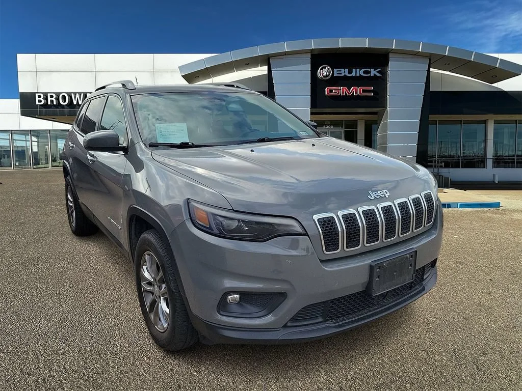 Used 2021  Jeep Latitude Lux image 1