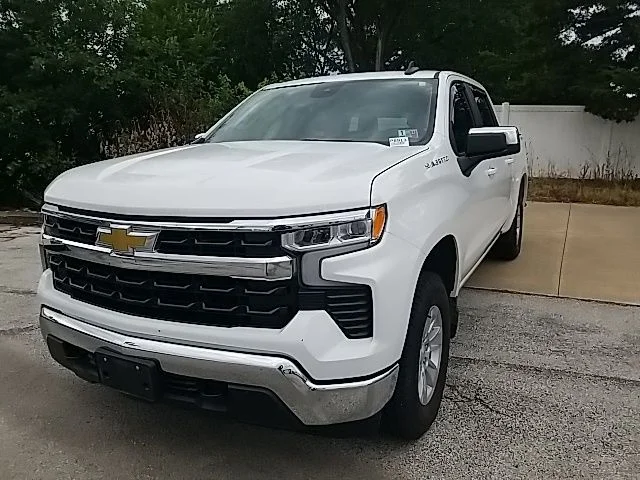 Used 2022 White Chevrolet LT image 12