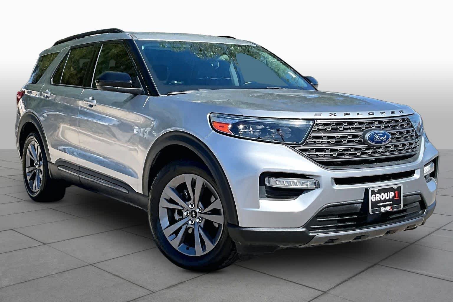 Used 2022 Iconic Silver Ford XLT image 3