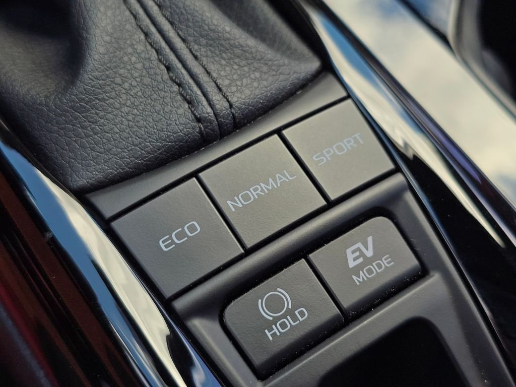 Used 2025  Toyota  image 33