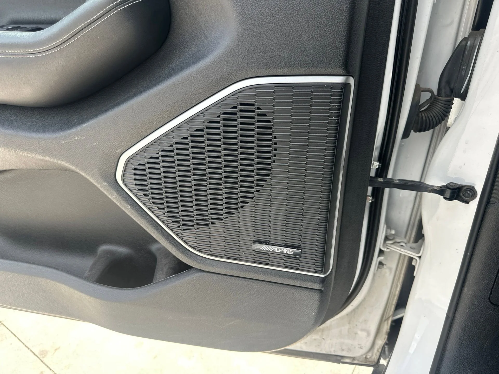 Used 2023 Bright White Clearcoat Jeep Limited image 15
