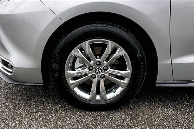 Used 2023 Silver Toyota Platinum image 32