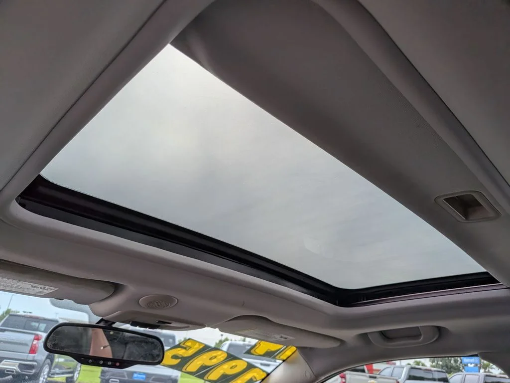Used 2014 White Chevrolet LTZ image 13
