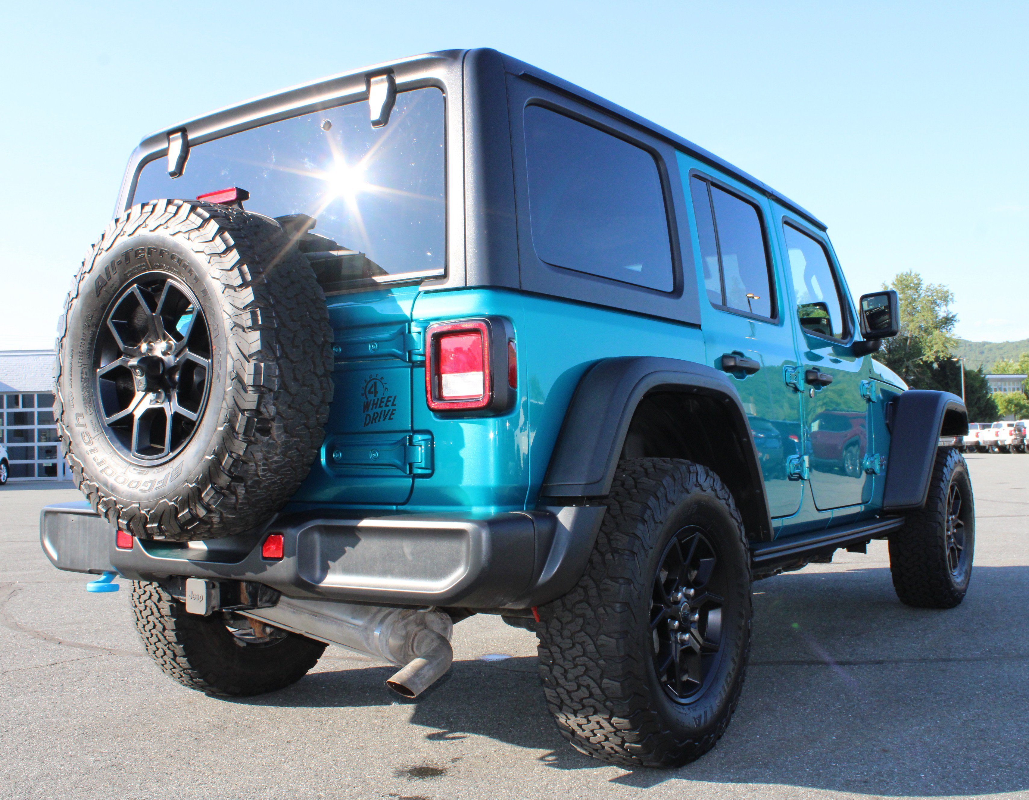 Used 2024 Bikini Pearl Coat Jeep Willys image 15