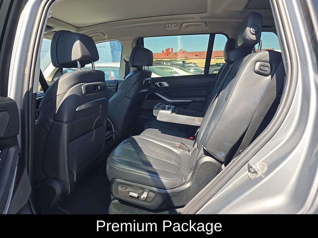 Used 2024 Gray BMW xDrive40i image 8