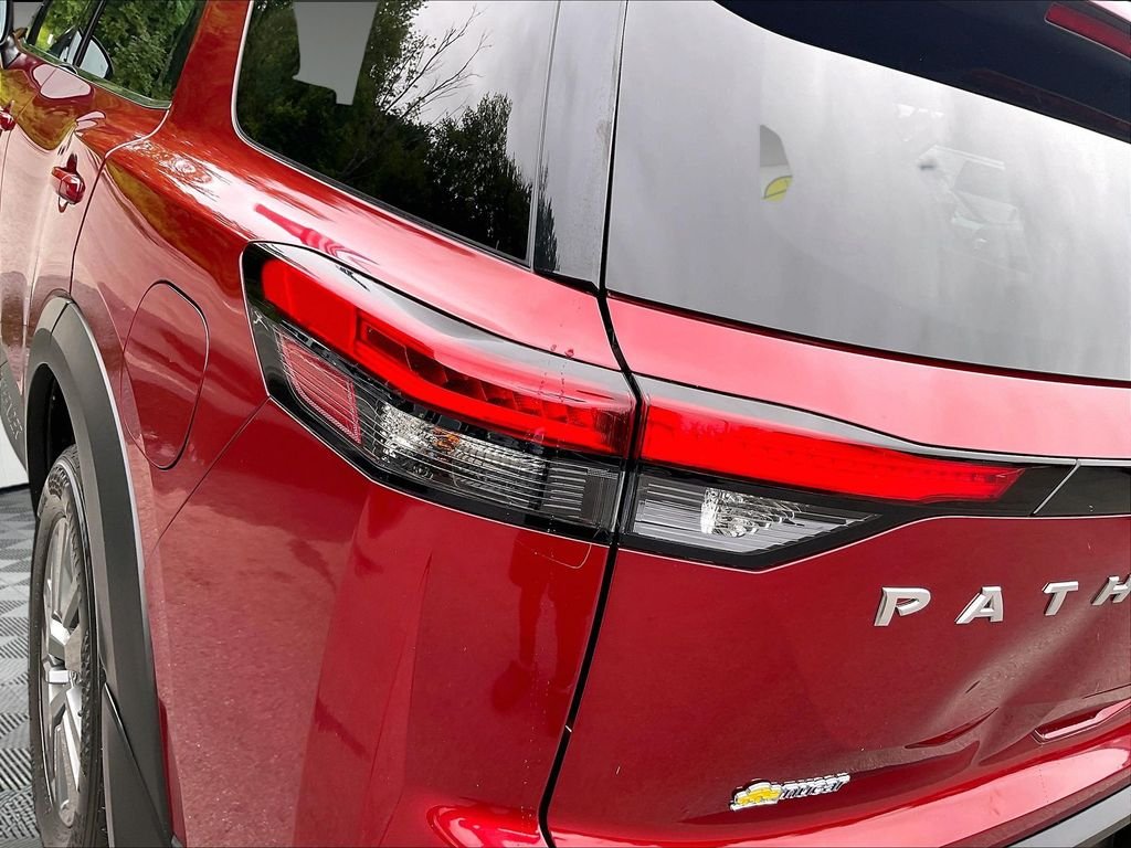Used 2022 Red Nissan SV image 33
