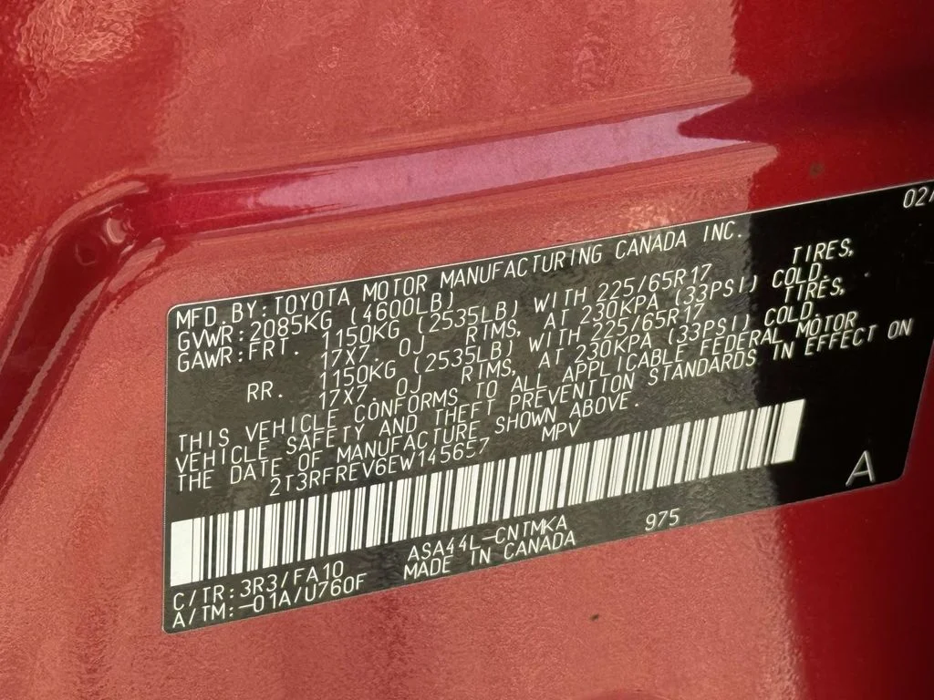 Used 2014 Red Toyota XLE image 31