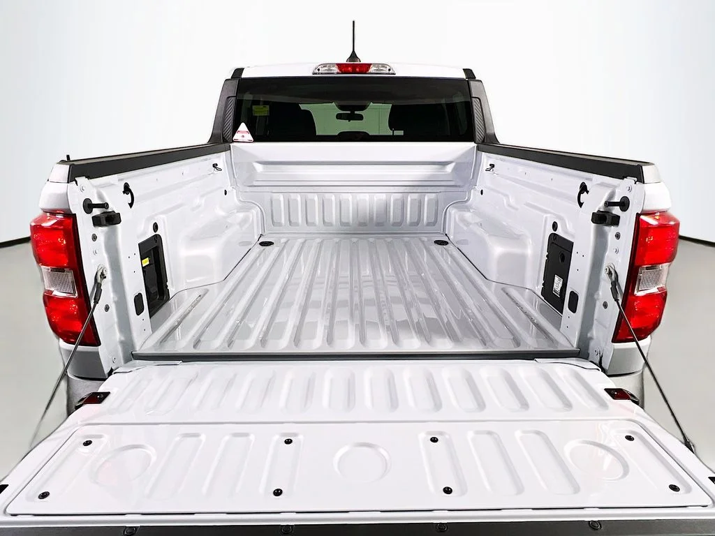New 2026 Space White Metallic Ford XLT image 14