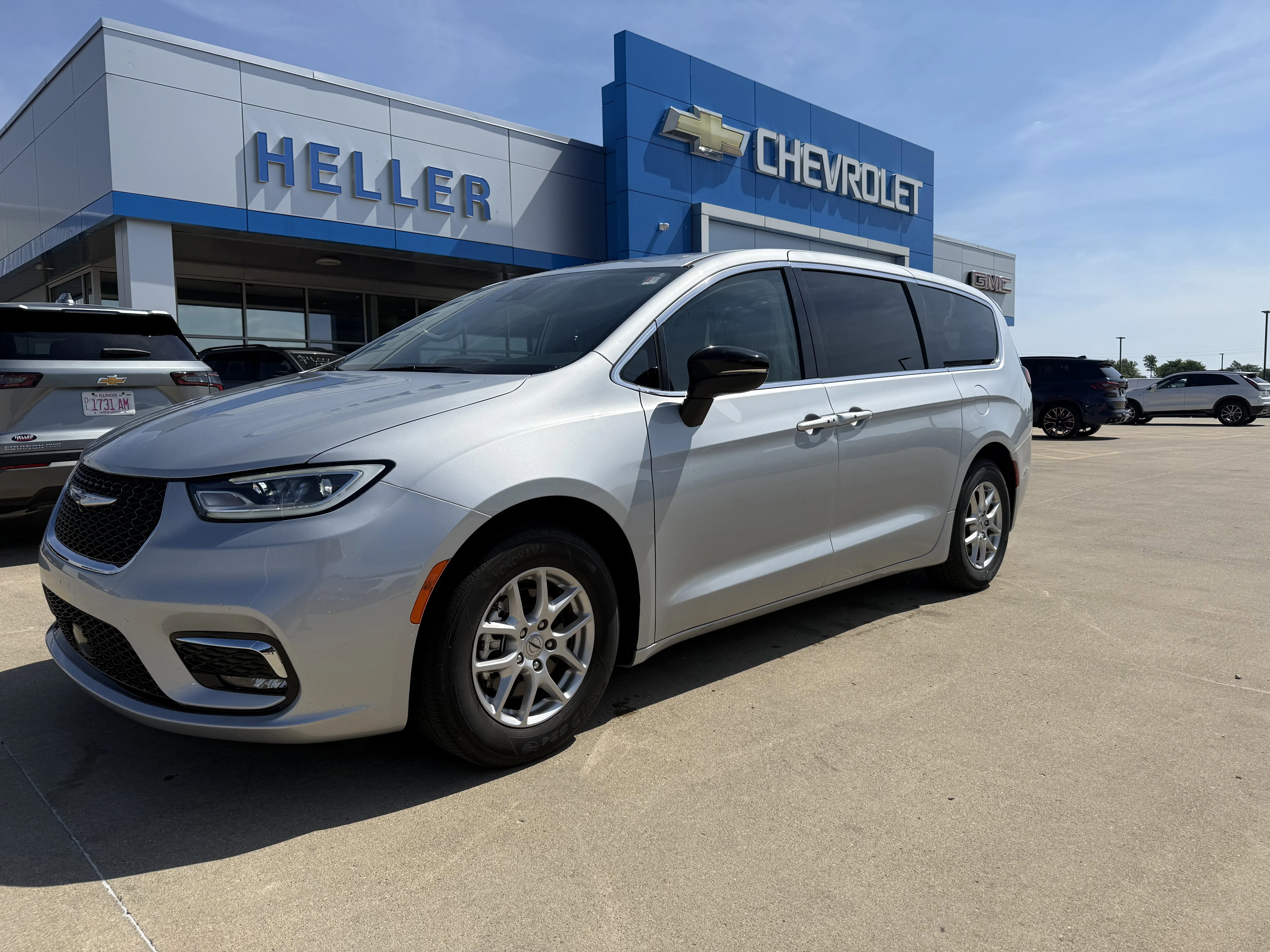Used 2024 Silver Mist Clearcoat Chrysler Touring L image 3