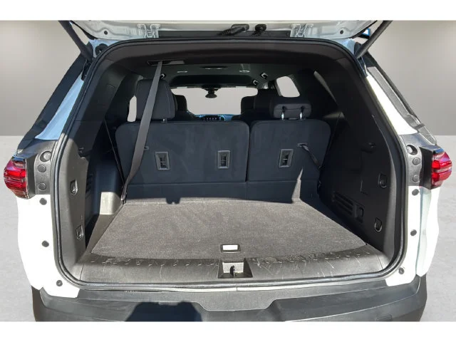 Used 2023 SUMMIT WHITE Chevrolet LT Cloth image 31