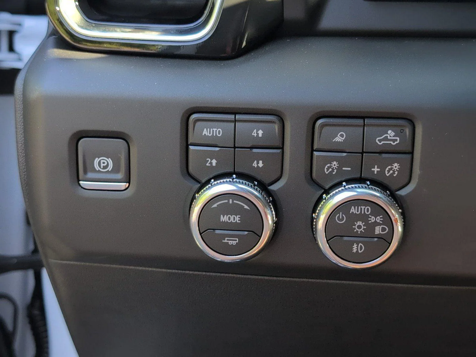 New 2026 Glacier White Tricoat GMC Denali Ultimate image 31