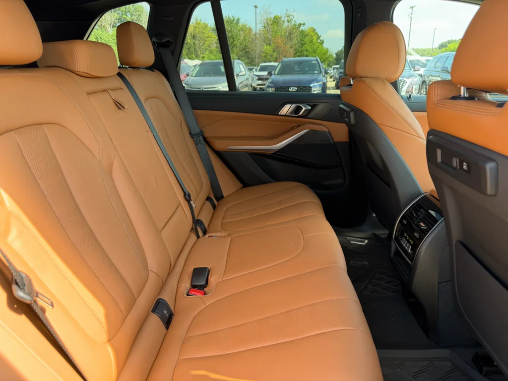 Used 2022 Jet Black BMW sDrive40i image 27