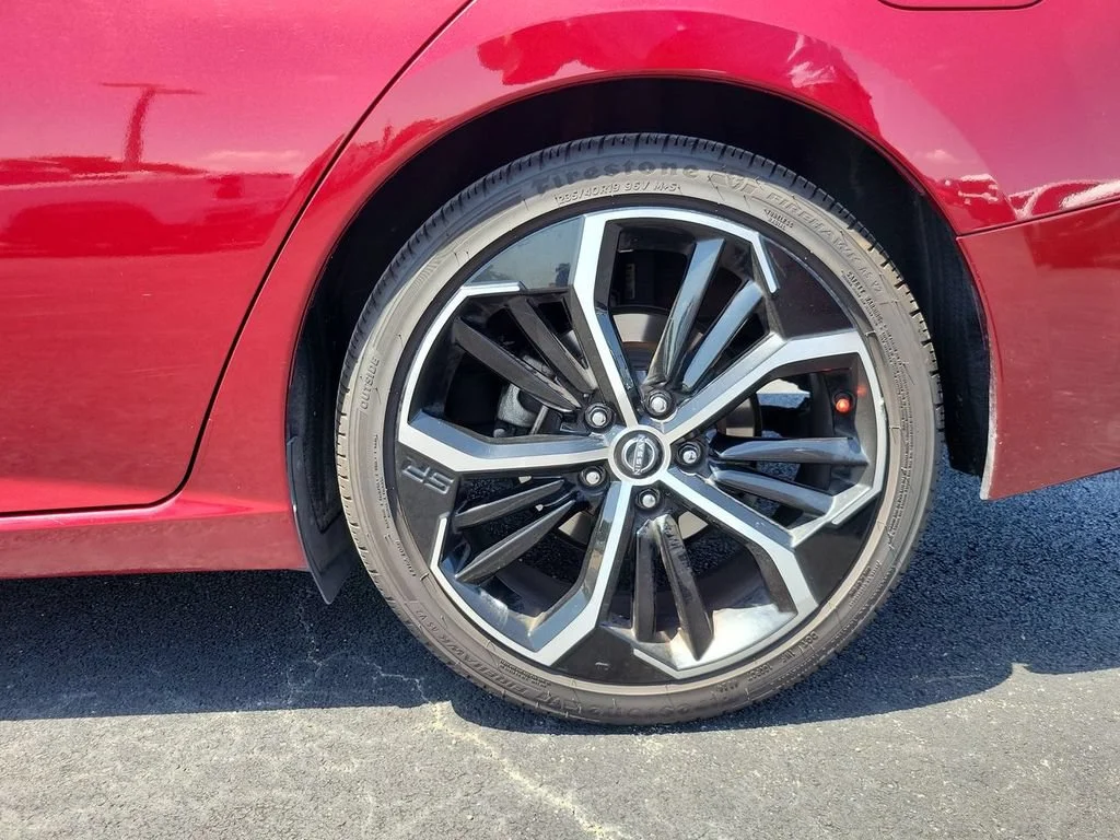 Used 2023 Red Nissan SR FWD image 32